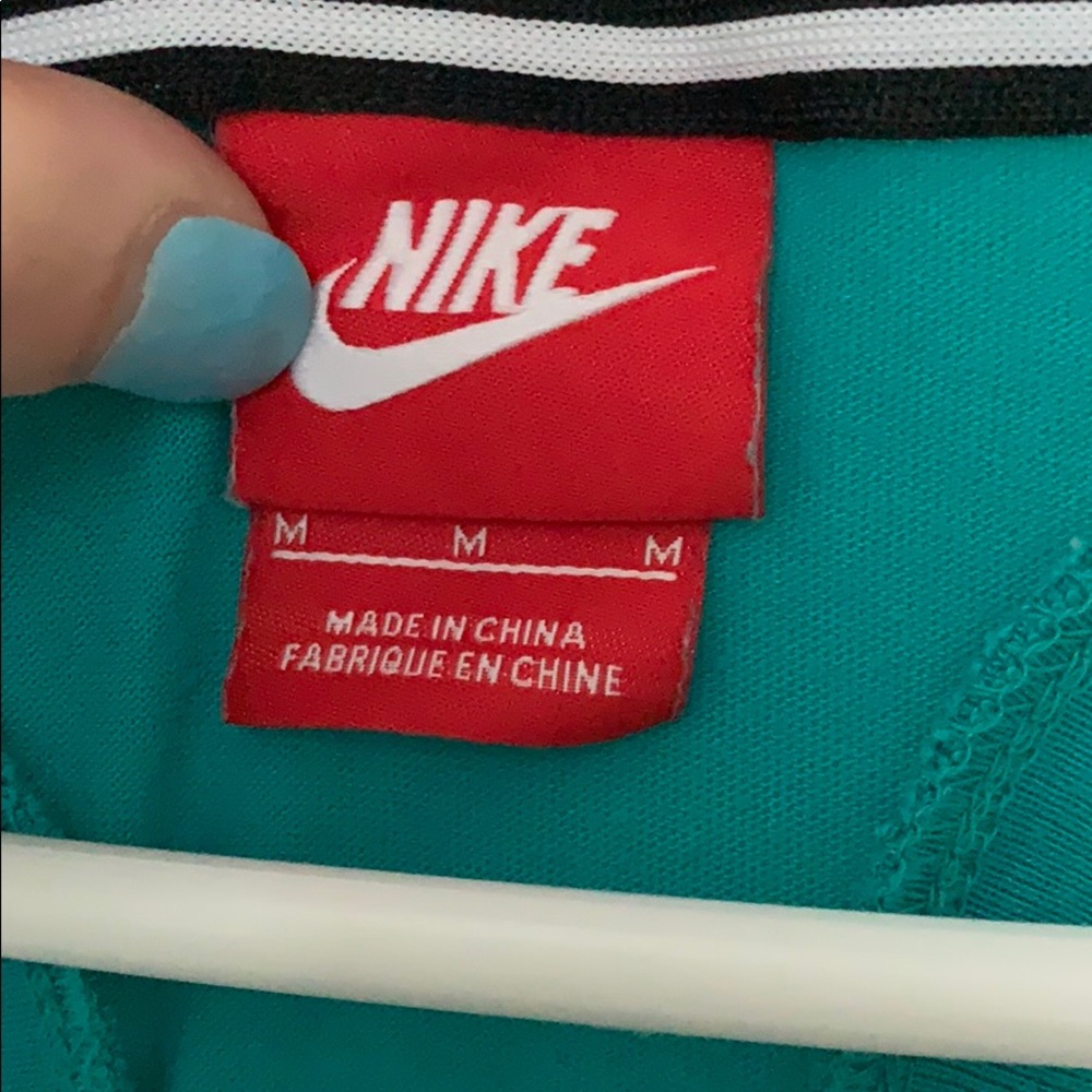Nike Razorback Tank - Picture 3 of 3
